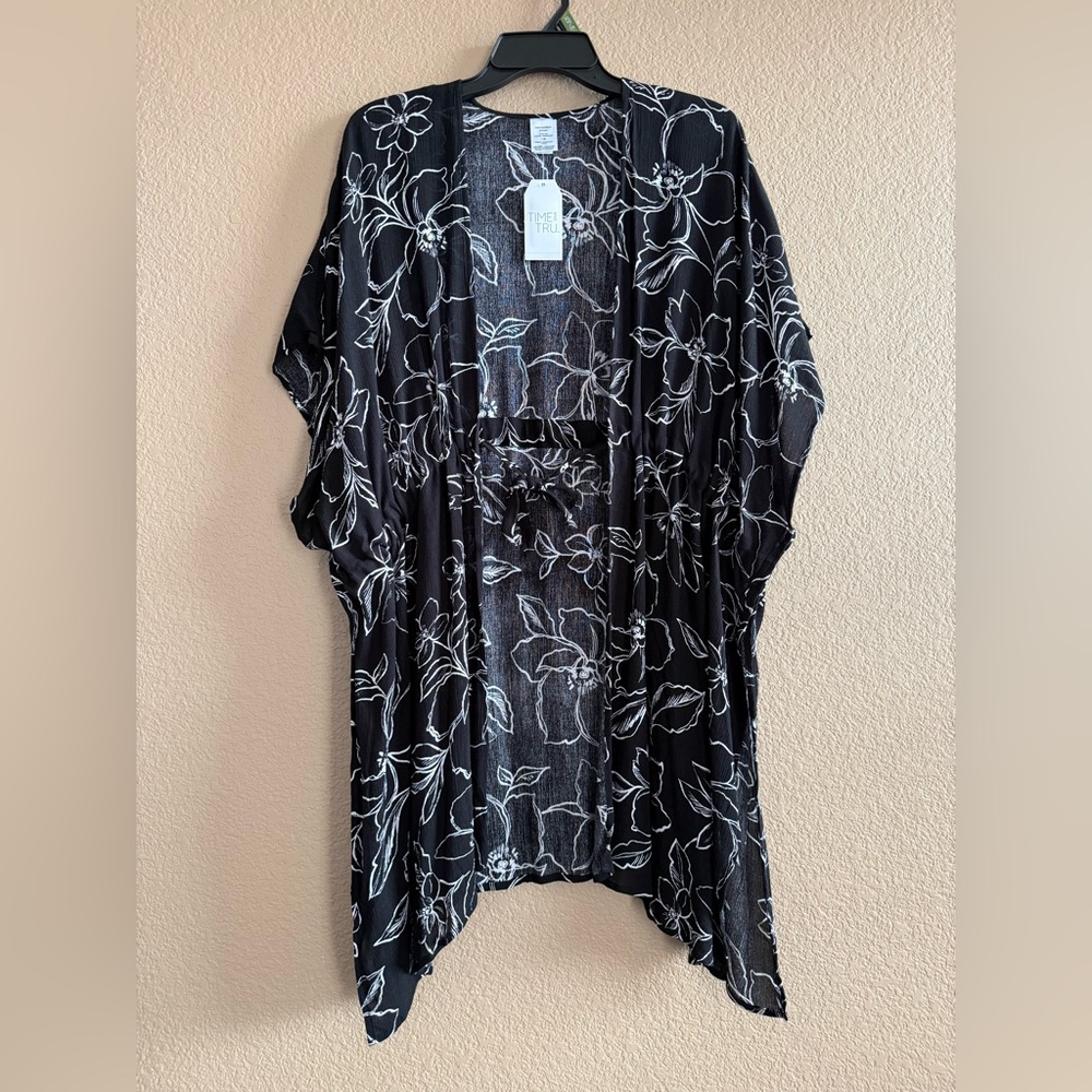 Black and White Floral Knit Fashion Ruana